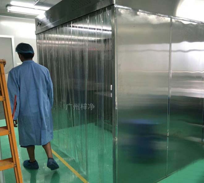 净化层流罩适合用于从10.000级到10级的各种洁净室,并可组装成超净生产线 净化层流罩适合用于从10.000级到10级的各种洁净室,并可组装成超净生产线
